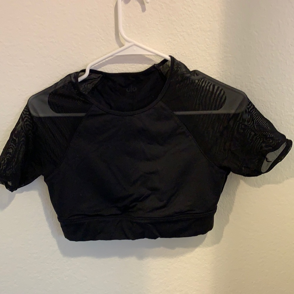 ALO Crop Top, workout or great with shorts, jeans, 🏖